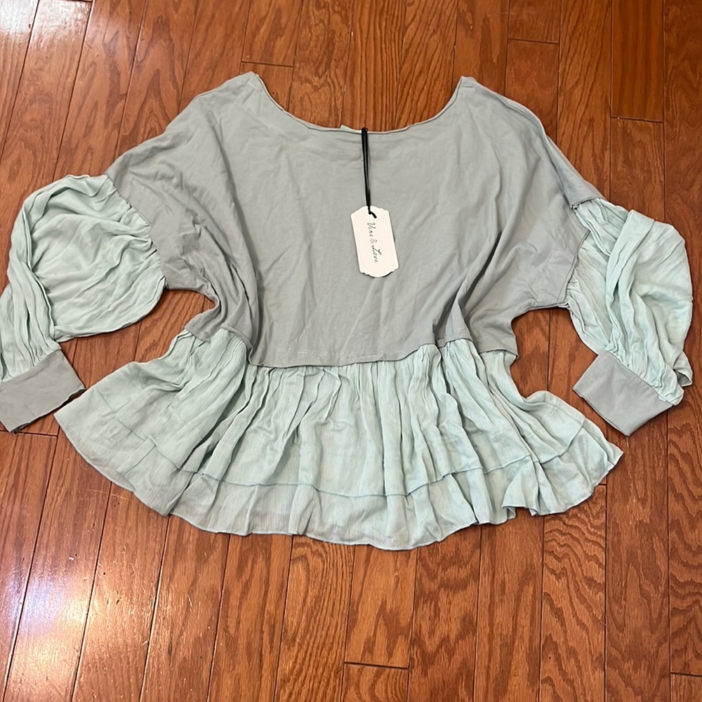 NWT - Sea Green Peasant Top/ Size Large by Vine & Love
